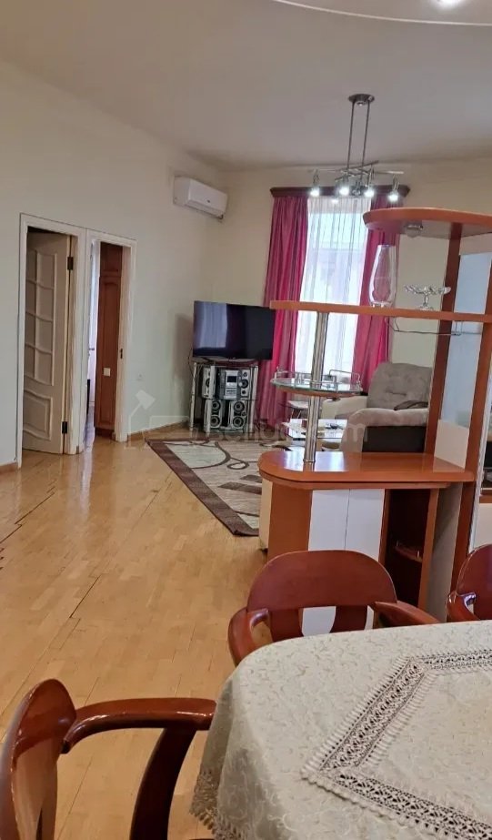 3 Սենյականոց Բնակարան Քարե Շենքում, 80քմ, 3/4 հարկ, Կապիտալ Վերանորոգված, Կահավորված