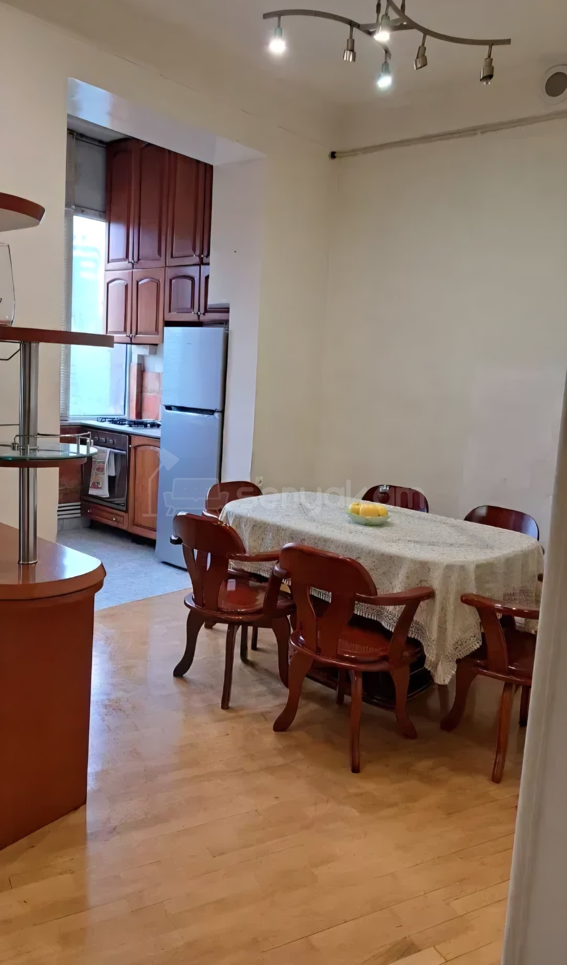 3 Սենյականոց Բնակարան Քարե Շենքում, 80քմ, 3/4 հարկ, Կապիտալ Վերանորոգված, Կահավորված
