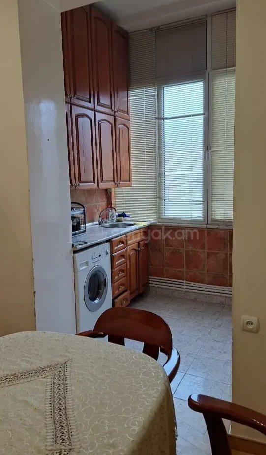 3 Սենյականոց Բնակարան Քարե Շենքում, 80քմ, 3/4 հարկ, Կապիտալ Վերանորոգված, Կահավորված