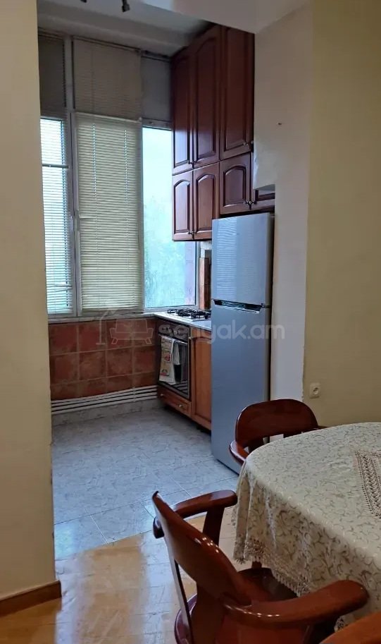3 Սենյականոց Բնակարան Քարե Շենքում, 80քմ, 3/4 հարկ, Կապիտալ Վերանորոգված, Կահավորված