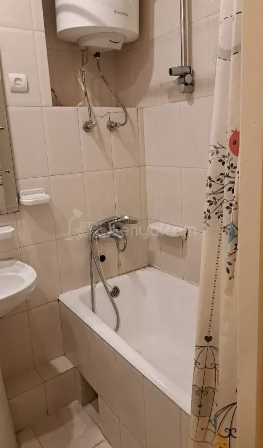 3 Սենյականոց Բնակարան Քարե Շենքում, 80քմ, 3/4 հարկ, Կապիտալ Վերանորոգված, Կահավորված