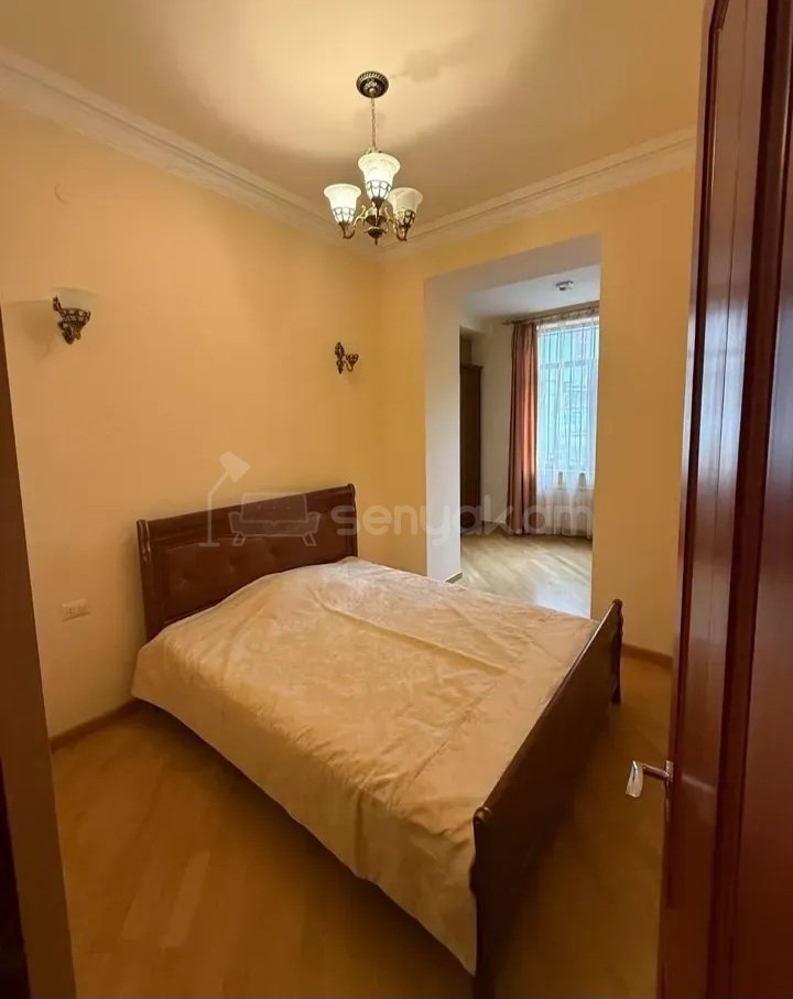 3 Սենյականոց Բնակարան Քարե Շենքում, 95քմ, 2/4 հարկ, Կապիտալ Վերանորոգված, Կահավորված