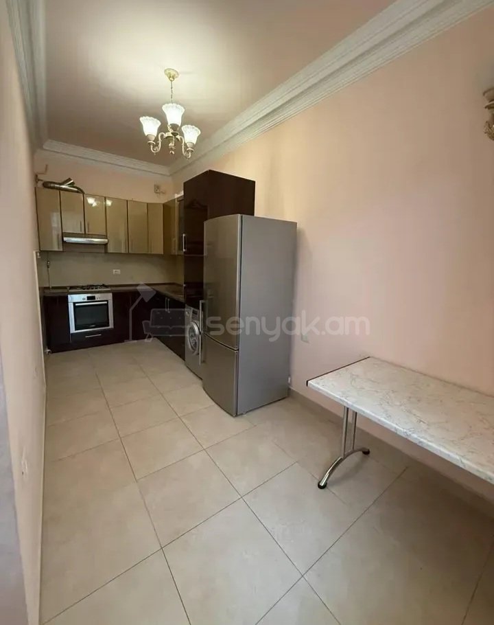 3 Սենյականոց Բնակարան Քարե Շենքում, 95քմ, 2/4 հարկ, Կապիտալ Վերանորոգված, Կահավորված