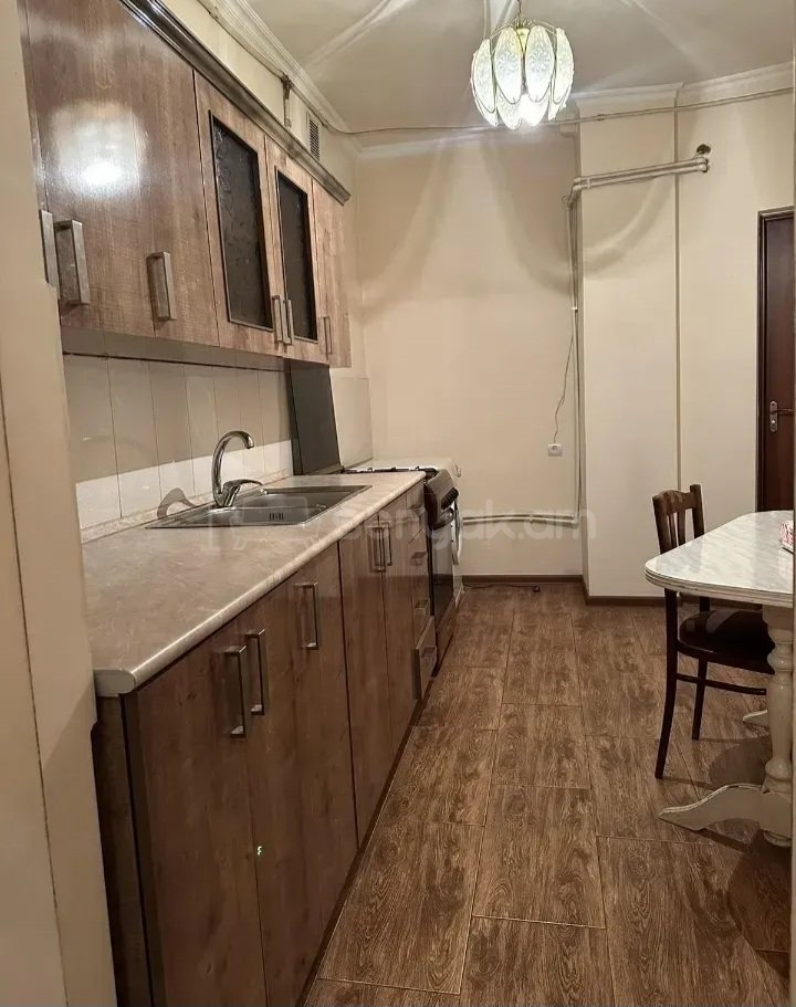 1 Սենյականոց Բնակարան Քարե Շենքում, 41քմ, 3/12 հարկ, Կապիտալ Վերանորոգված, Կահավորված