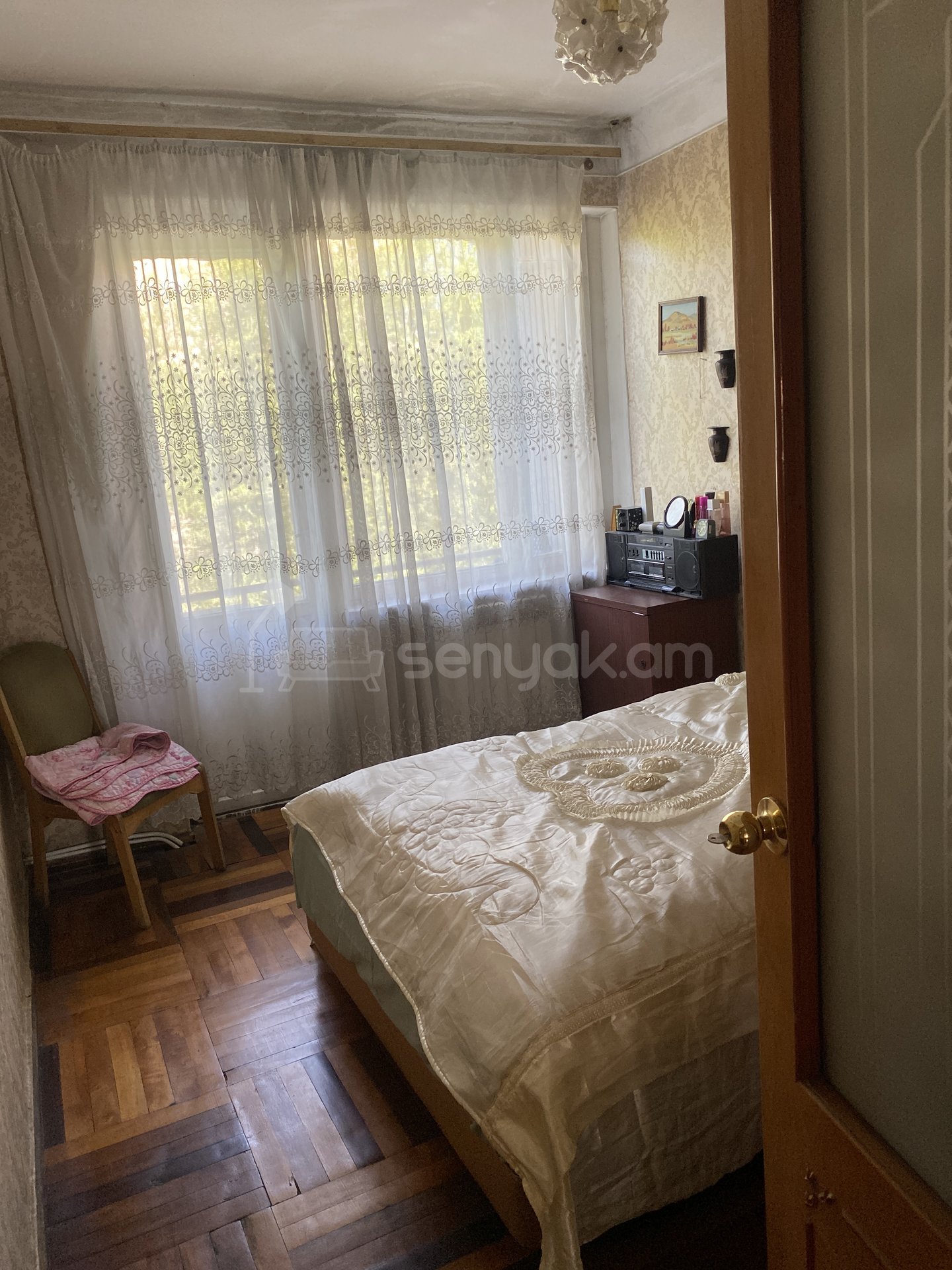 3 Սենյականոց Բնակարան Քարե Շենքում, 90քմ, 3/5 հարկ, Նորմալ Վիճակում, Կահավորված