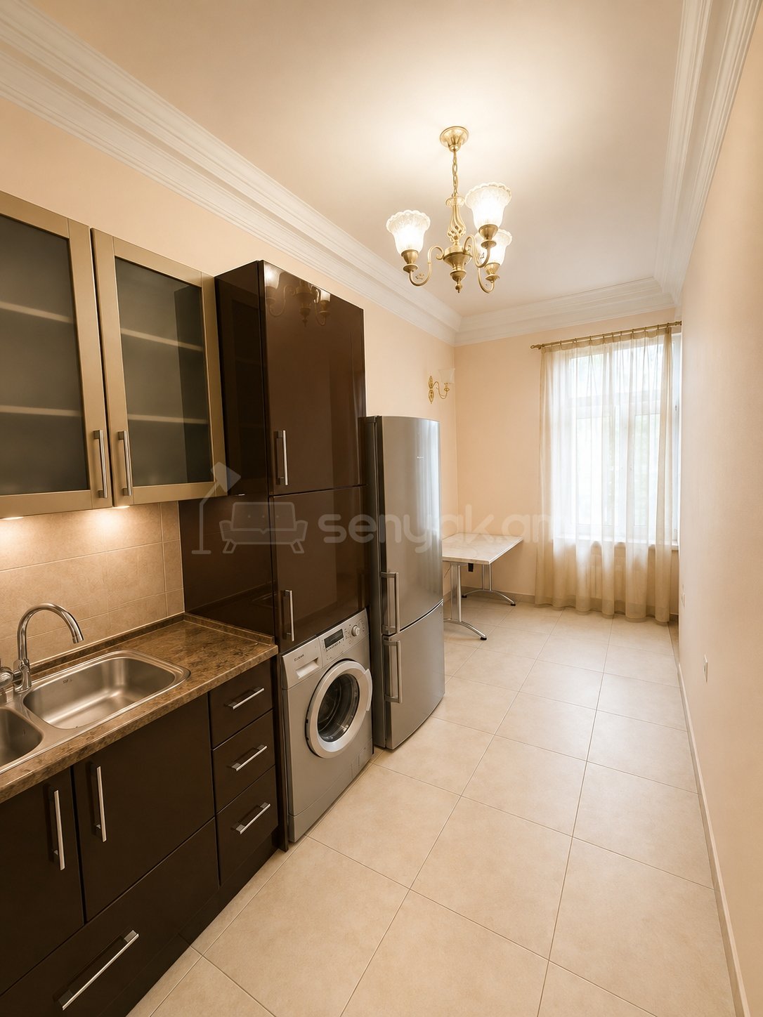 3 Սենյականոց Բնակարան Քարե Շենքում, 95քմ, 2/4 հարկ, Կապիտալ Վերանորոգված, Կահավորված, Արևկող
