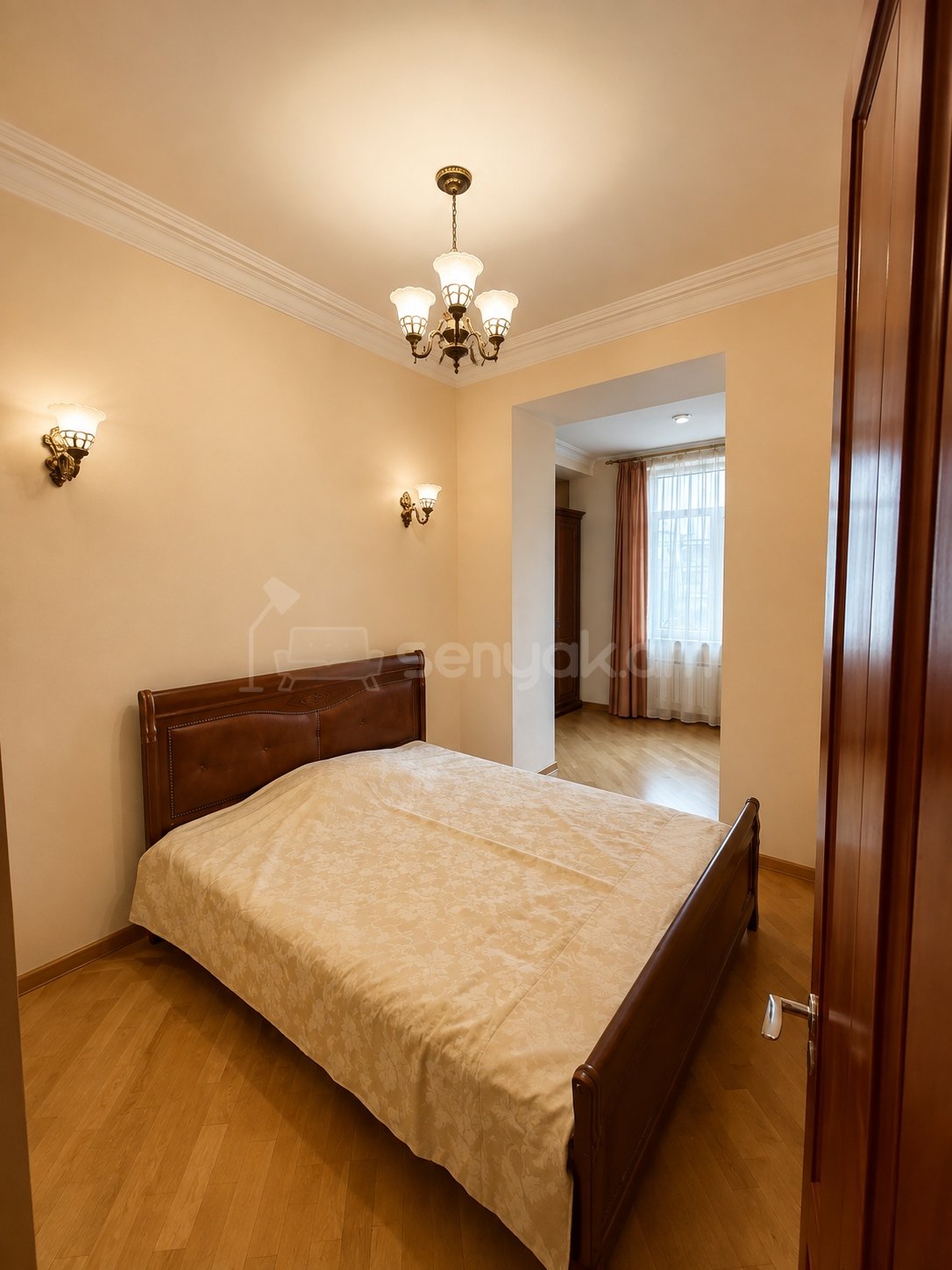 3 Սենյականոց Բնակարան Քարե Շենքում, 95քմ, 2/4 հարկ, Կապիտալ Վերանորոգված, Կահավորված, Արևկող