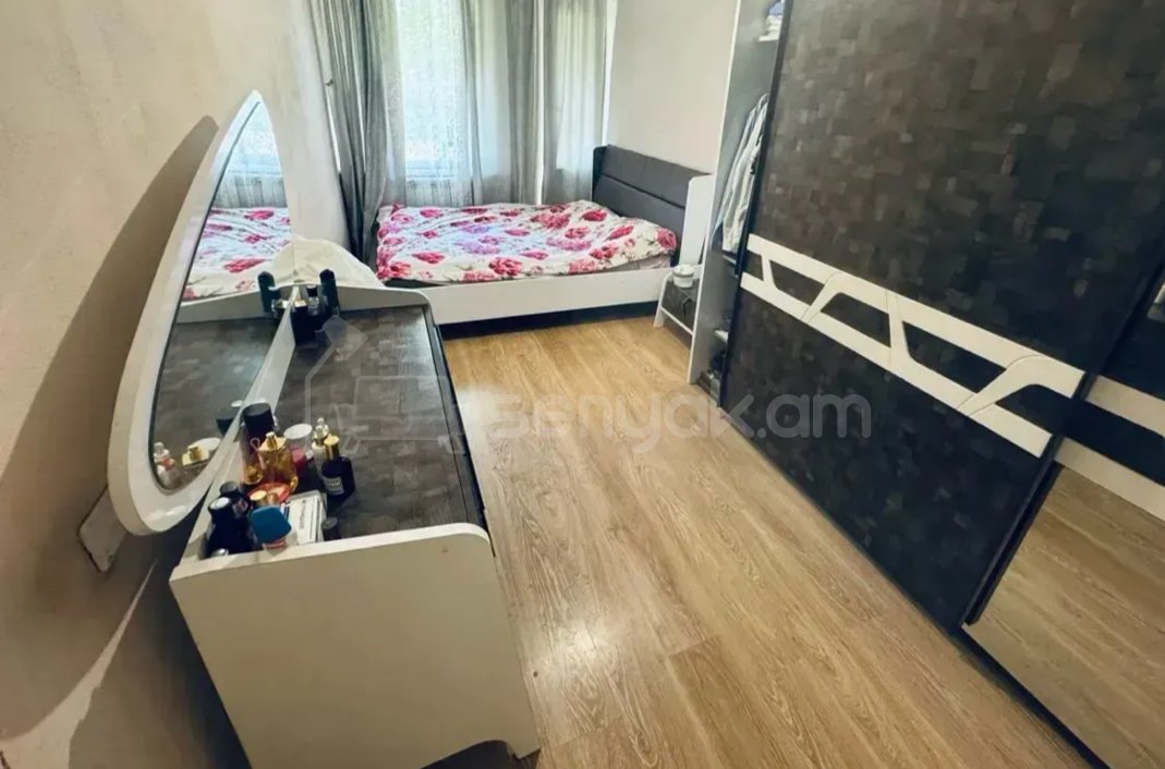 4 Սենյականոց Բնակարան Քարե Շենքում, 105քմ, 2/5 հարկ, Կապիտալ Վերանորոգված, Կահավորված, Արևկող