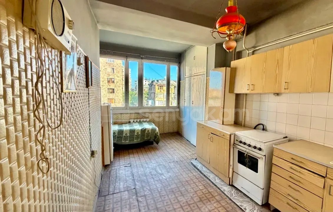 2 Սենյականոց Բնակարան, 70քմ, 8/9 հարկ, Պետական Վիճակում
