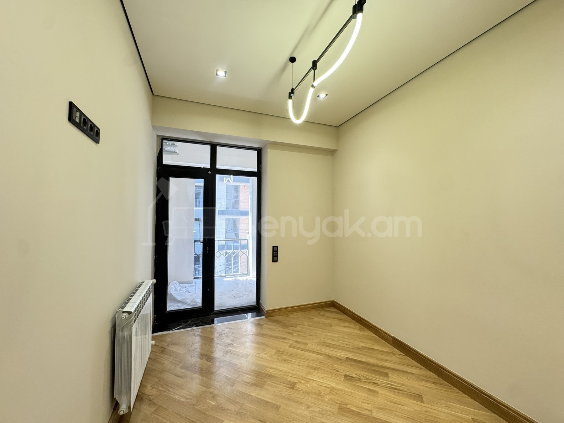 3 Սենյականոց Բնակարան Նորակառույցում, 90քմ, 3/8 հարկ, Դիզայներական Վերանորոգված