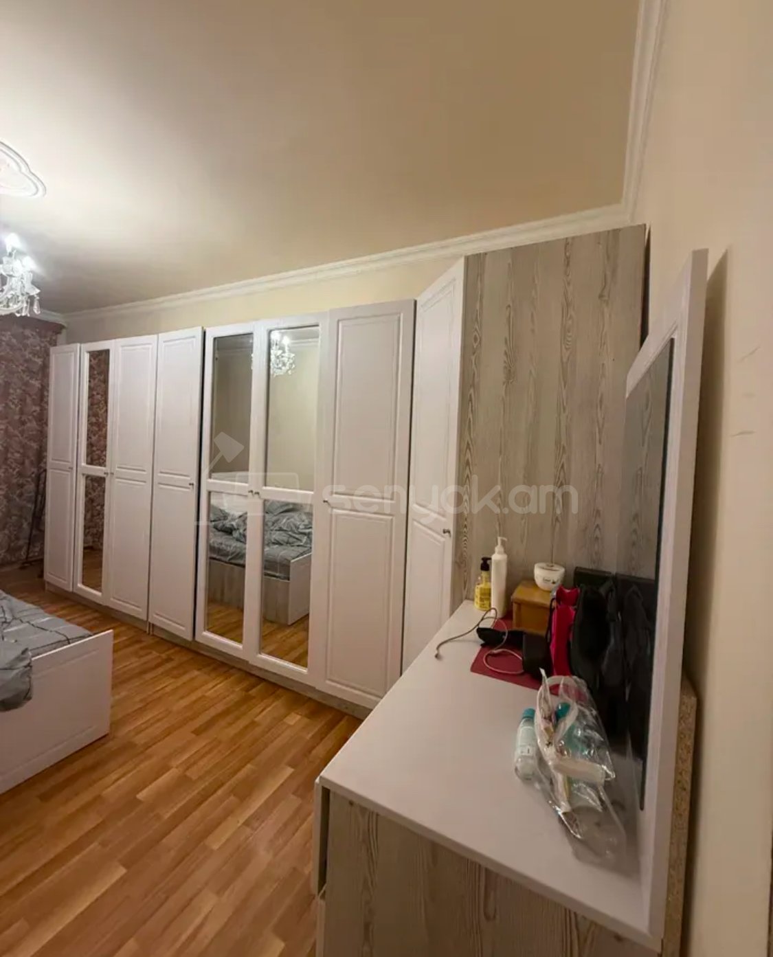 3 Սենյականոց Բնակարան Քարե Շենքում, 90քմ, 5/5 հարկ, Կապիտալ Վերանորոգված