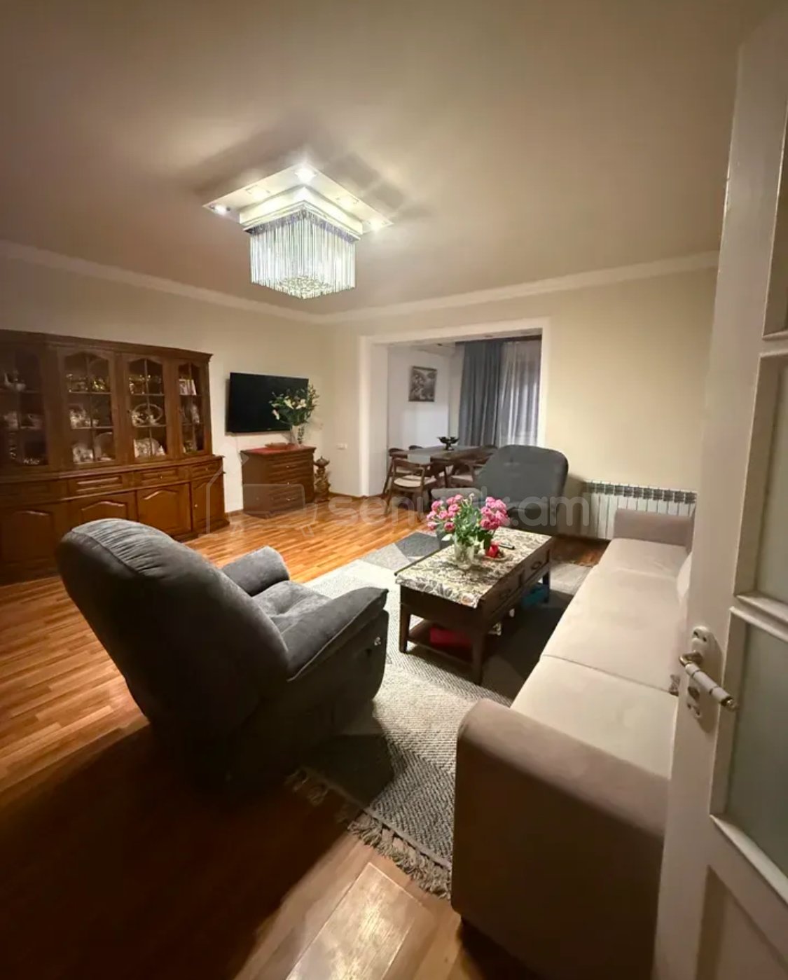 3 Սենյականոց Բնակարան Քարե Շենքում, 90քմ, 5/5 հարկ, Կապիտալ Վերանորոգված