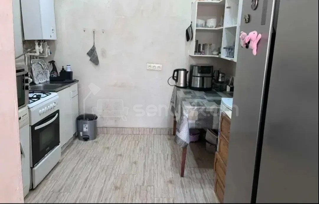 3 Սենյականոց Բնակարան Քարե Շենքում, 125քմ, 3/5 հարկ, Նորմալ Վիճակում, Կահավորված