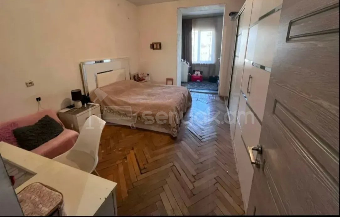 3 Սենյականոց Բնակարան Քարե Շենքում, 125քմ, 3/5 հարկ, Նորմալ Վիճակում, Կահավորված