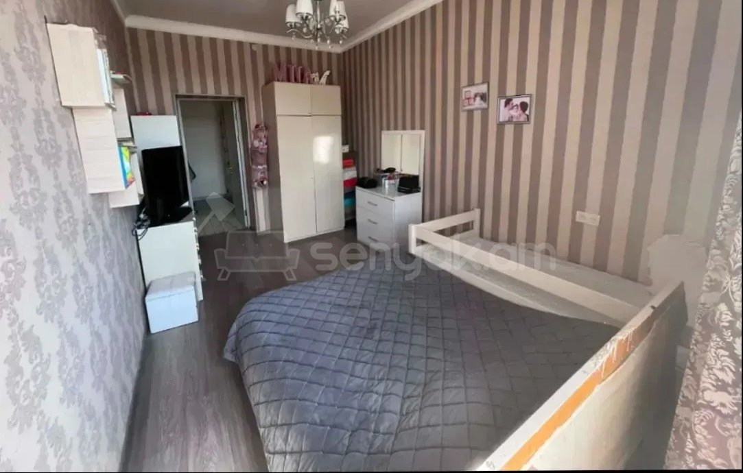 3 Սենյականոց Բնակարան Քարե Շենքում, 125քմ, 3/5 հարկ, Նորմալ Վիճակում, Կահավորված