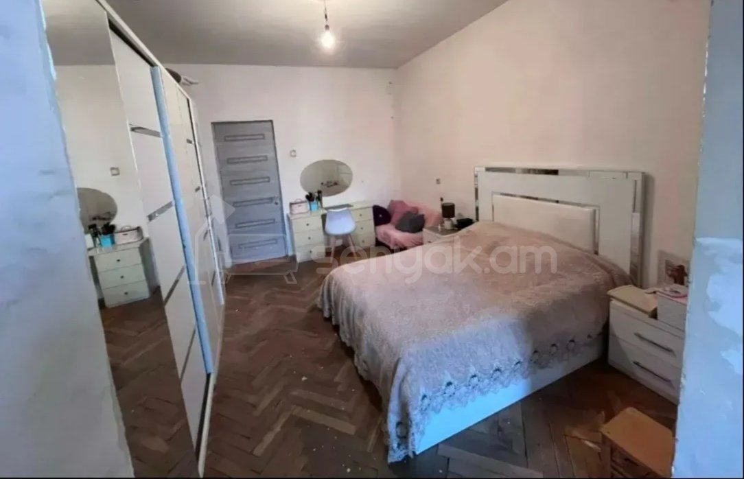 3 Սենյականոց Բնակարան Քարե Շենքում, 125քմ, 3/5 հարկ, Նորմալ Վիճակում, Կահավորված