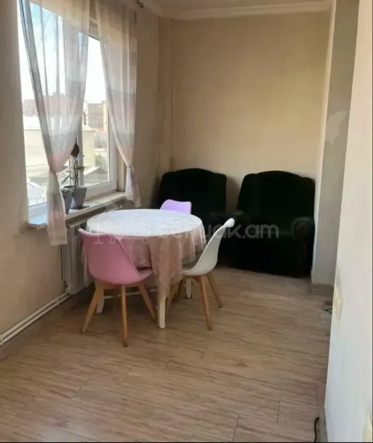 3 Սենյականոց Բնակարան Քարե Շենքում, 125քմ, 3/5 հարկ, Նորմալ Վիճակում, Կահավորված