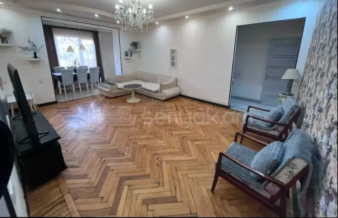 3 Սենյականոց Բնակարան Քարե Շենքում, 125քմ, 3/5 հարկ, Նորմալ Վիճակում, Կահավորված