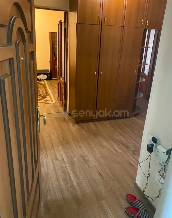 3 Սենյականոց Բնակարան Քարե Շենքում, 80քմ, 2/4 հարկ, Նորմալ Վիճակում, Կահավորված