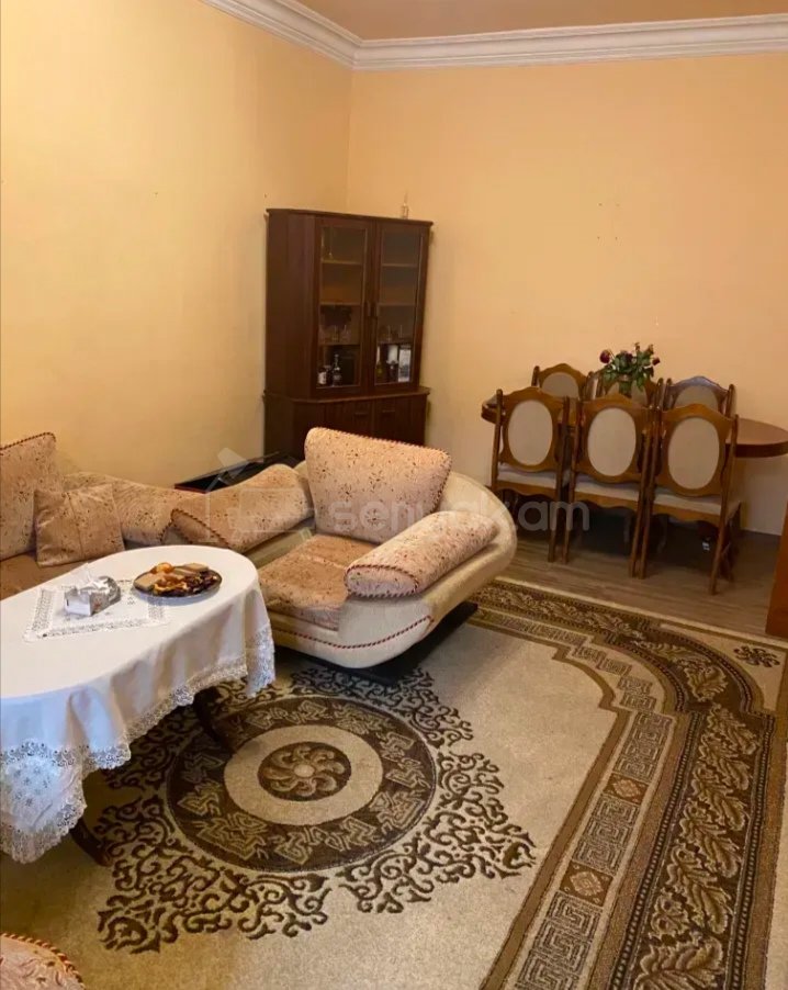 3 Սենյականոց Բնակարան Քարե Շենքում, 80քմ, 2/4 հարկ, Նորմալ Վիճակում, Կահավորված
