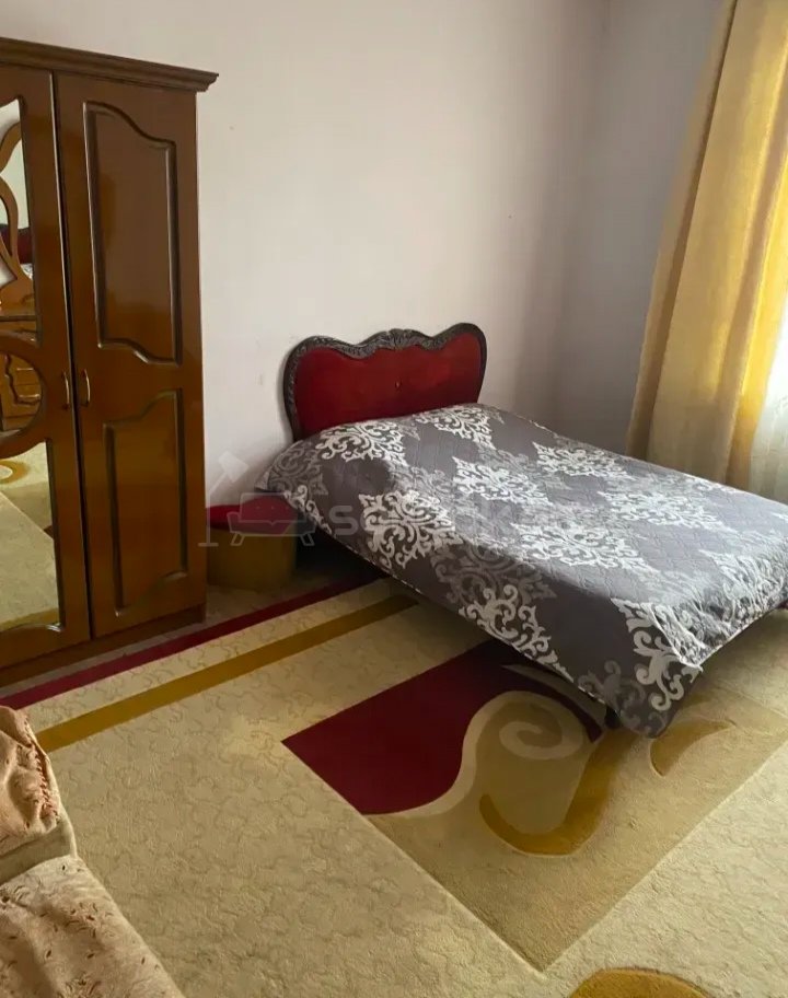 3 Սենյականոց Բնակարան Քարե Շենքում, 80քմ, 2/4 հարկ, Նորմալ Վիճակում, Կահավորված