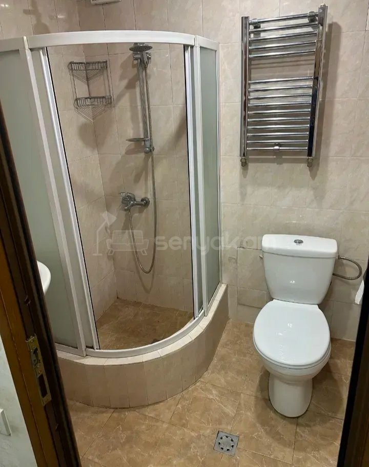 3 Սենյականոց Բնակարան Քարե Շենքում, 80քմ, 2/4 հարկ, Նորմալ Վիճակում, Կահավորված