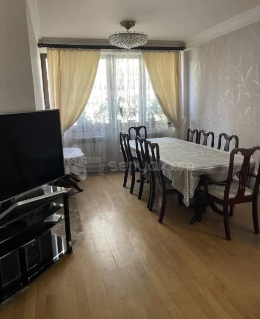 4 Սենյականոց Բնակարան Քարե Շենքում, 115քմ, 4/6 հարկ, Կապիտալ Վերանորոգված