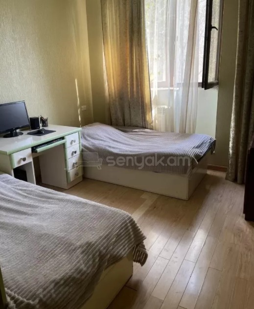 4 Սենյականոց Բնակարան Քարե Շենքում, 115քմ, 4/6 հարկ, Կապիտալ Վերանորոգված