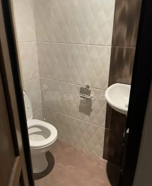 4 Սենյականոց Բնակարան Քարե Շենքում, 115քմ, 4/6 հարկ, Կապիտալ Վերանորոգված