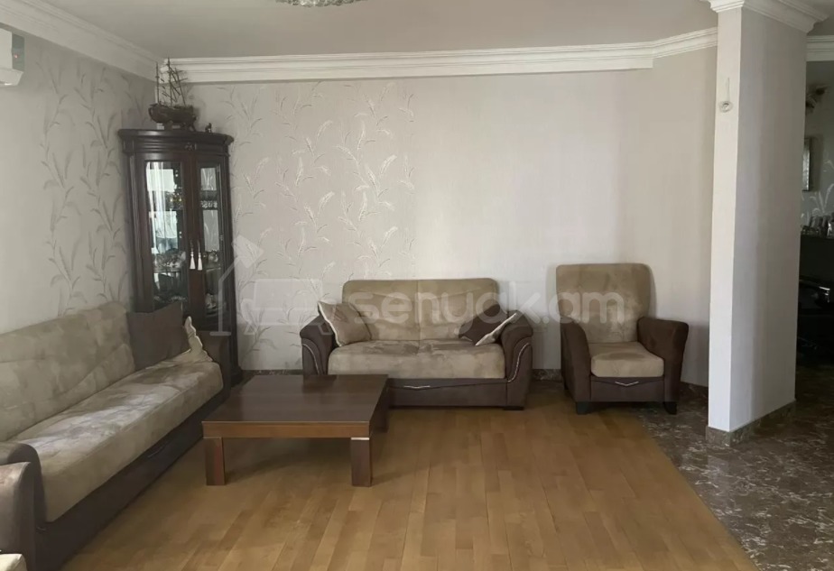 4 Սենյականոց Բնակարան Քարե Շենքում, 115քմ, 4/6 հարկ, Կապիտալ Վերանորոգված