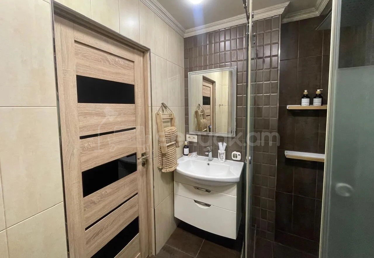 3 Սենյականոց Բնակարան, 63քմ, 4/10 հարկ, Կապիտալ Վերանորոգված