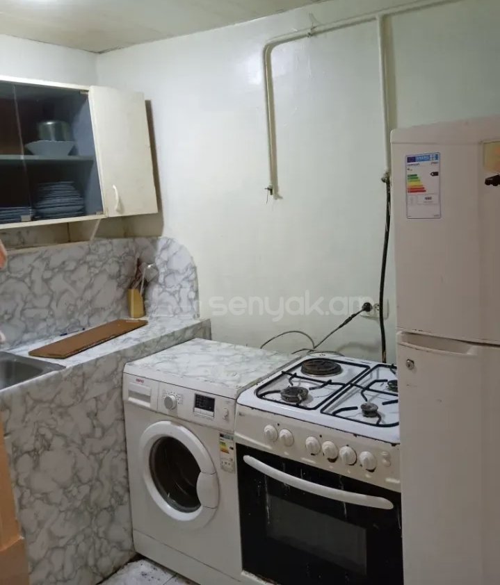 1 Սենյականոց Բնակարան Քարե Շենքում, 45քմ, 1/1 հարկ, Նորմալ Վիճակում, Կահավորված, Արևկող