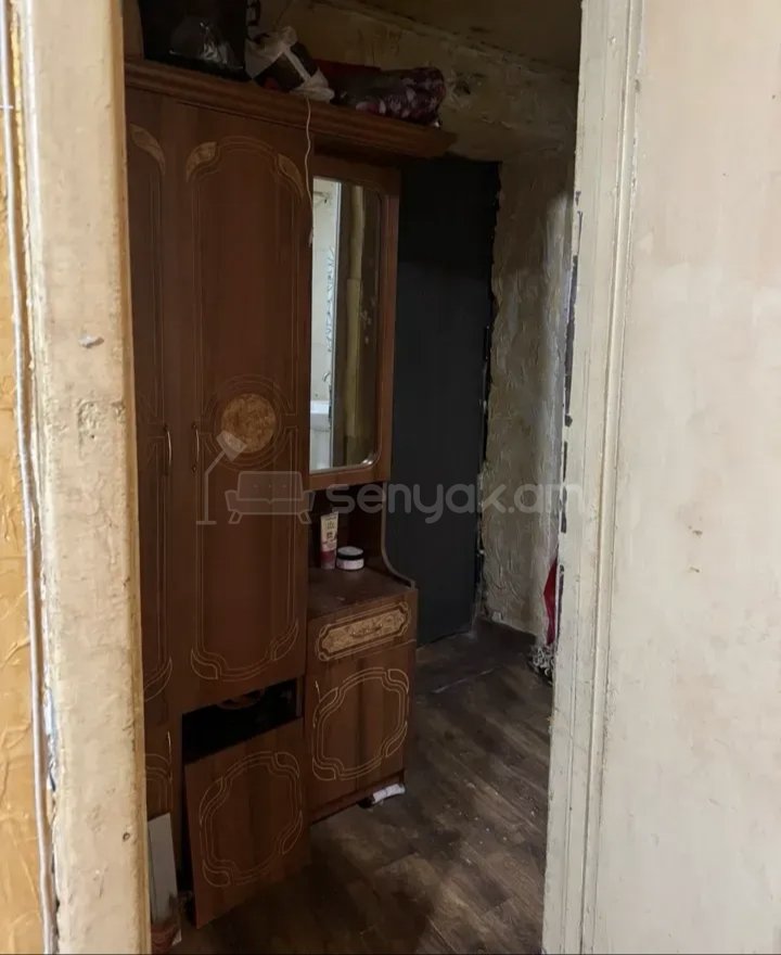 1 Սենյականոց Բնակարան Քարե Շենքում, 45քմ, 2/5 հարկ, Նորմալ Վիճակում, Կահավորված