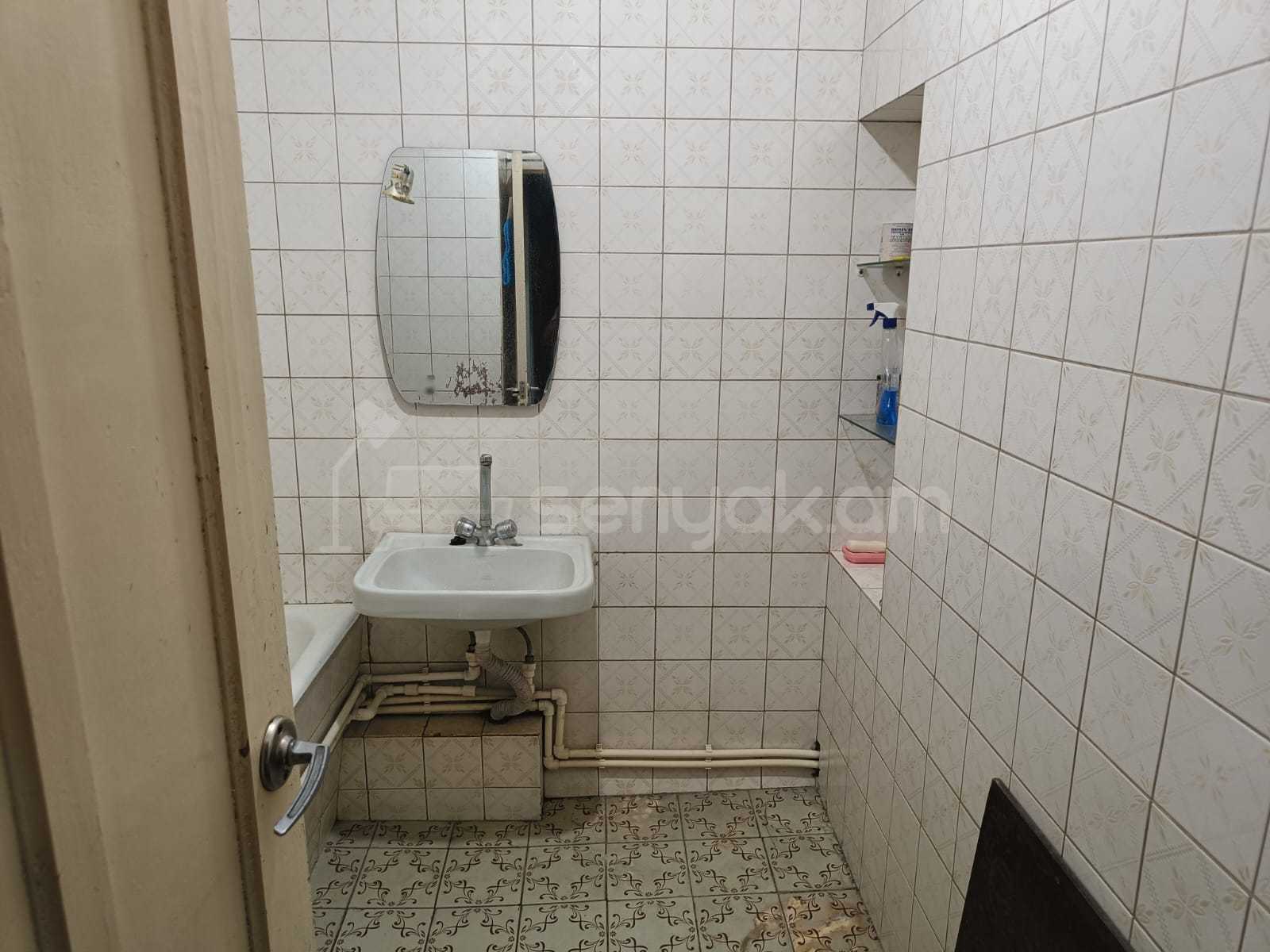 1 Սենյականոց Բնակարան, 51քմ, 1/5 հարկ, Պետական Վիճակում, Մասամբ Կահավորված