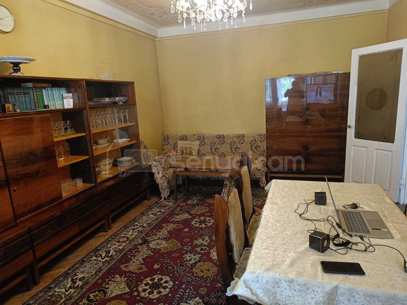 1 Սենյականոց Բնակարան, 51քմ, 1/5 հարկ, Պետական Վիճակում, Մասամբ Կահավորված