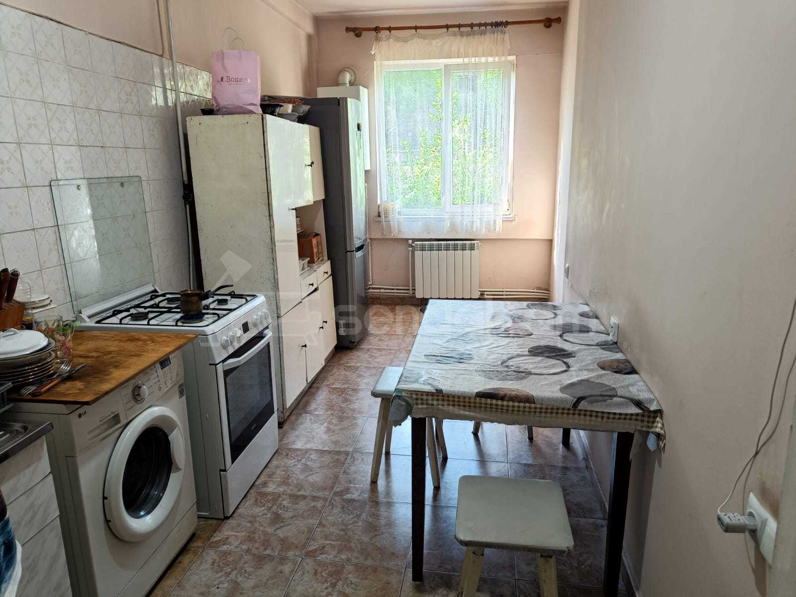 1 Սենյականոց Բնակարան, 51քմ, 1/5 հարկ, Պետական Վիճակում, Մասամբ Կահավորված