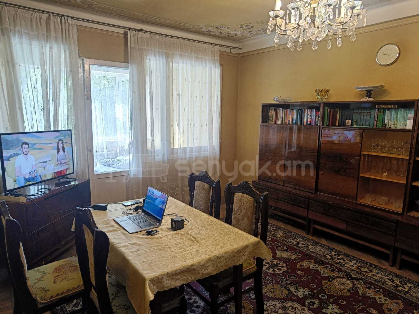 1 Սենյականոց Բնակարան, 51քմ, 1/5 հարկ, Պետական Վիճակում, Մասամբ Կահավորված