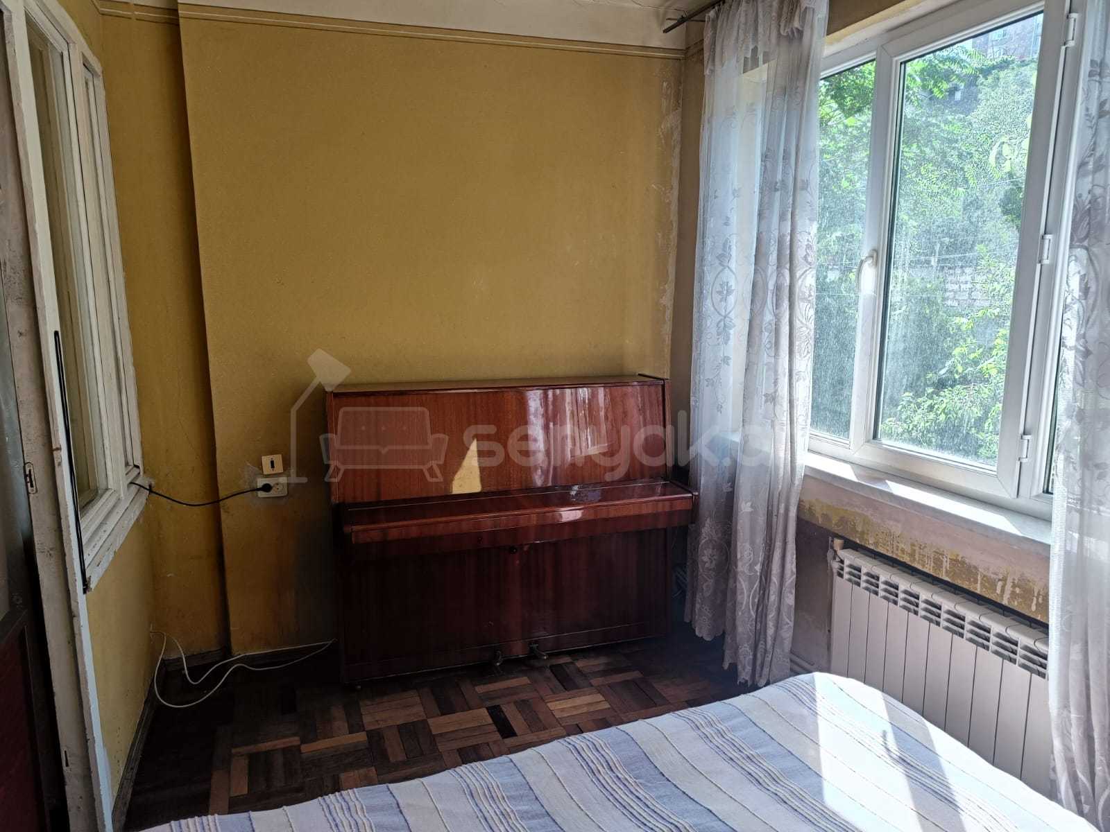 1 Սենյականոց Բնակարան, 51քմ, 1/5 հարկ, Պետական Վիճակում, Մասամբ Կահավորված