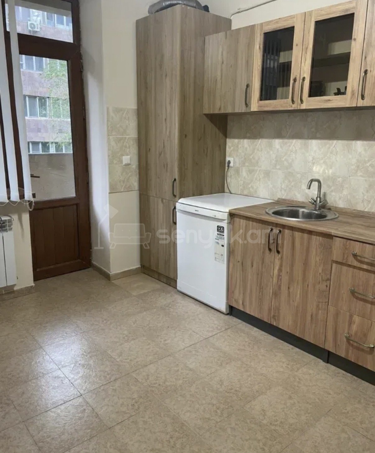3 Սենյականոց Բնակարան, 105քմ, 2/9 հարկ, Կոսմետիկ Վերանորոգված, Կահավորված