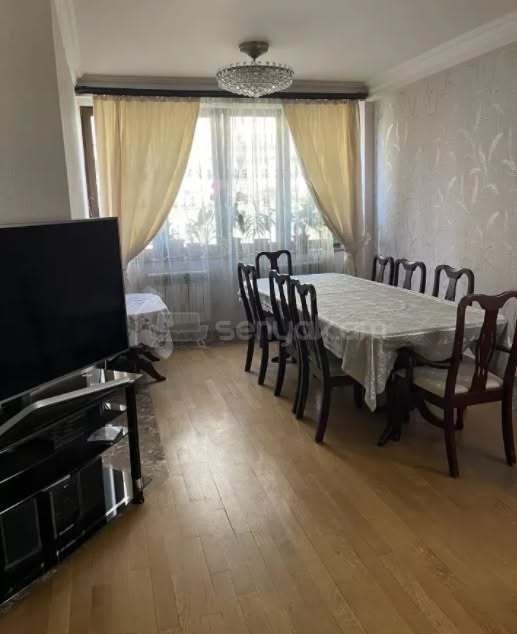 4 Սենյականոց Բնակարան Քարե Շենքում, 115քմ, 4/6 հարկ, Կապիտալ Վերանորոգված