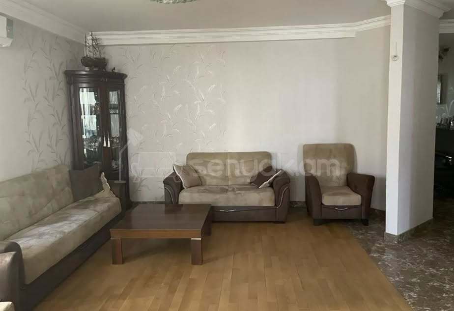 4 Սենյականոց Բնակարան Քարե Շենքում, 115քմ, 4/6 հարկ, Կապիտալ Վերանորոգված