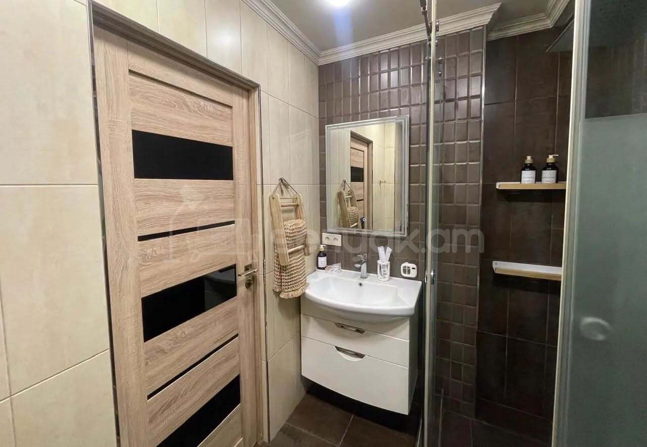 3 Սենյականոց Բնակարան, 63քմ, 4/10 հարկ, Կապիտալ Վերանորոգված
