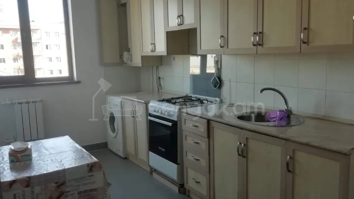 3 Սենյականոց Բնակարան Քարե Շենքում, 82քմ, 6/8 հարկ, Կապիտալ Վերանորոգված, Կահավորված