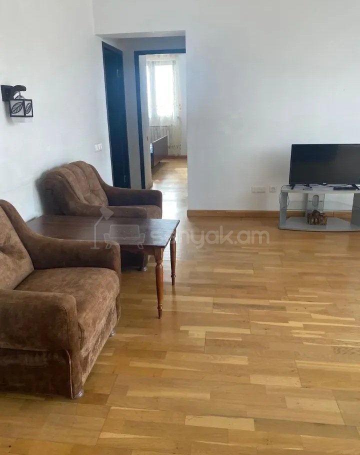 3 Սենյականոց Բնակարան Քարե Շենքում, 82քմ, 6/8 հարկ, Կապիտալ Վերանորոգված, Կահավորված