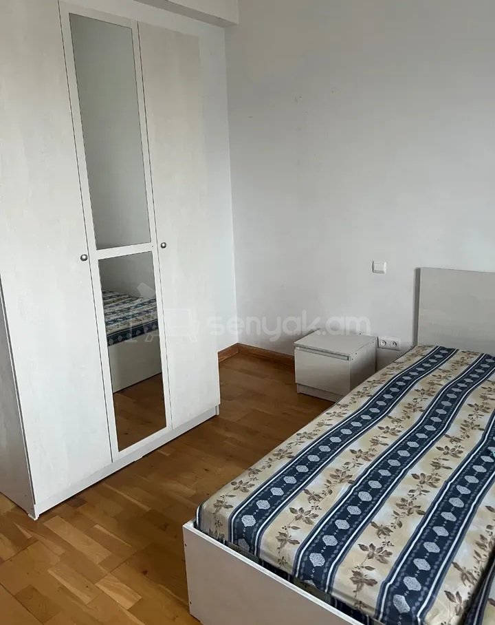 3 Սենյականոց Բնակարան Քարե Շենքում, 82քմ, 6/8 հարկ, Կապիտալ Վերանորոգված, Կահավորված