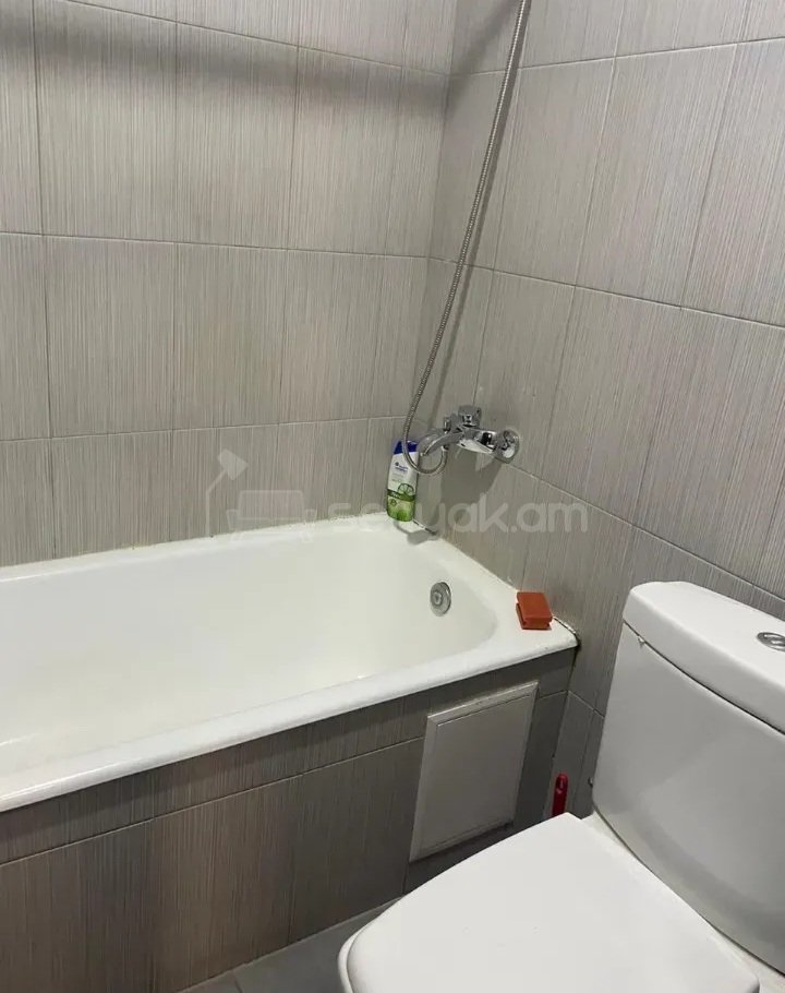 3 Սենյականոց Բնակարան Քարե Շենքում, 82քմ, 6/8 հարկ, Կապիտալ Վերանորոգված, Կահավորված