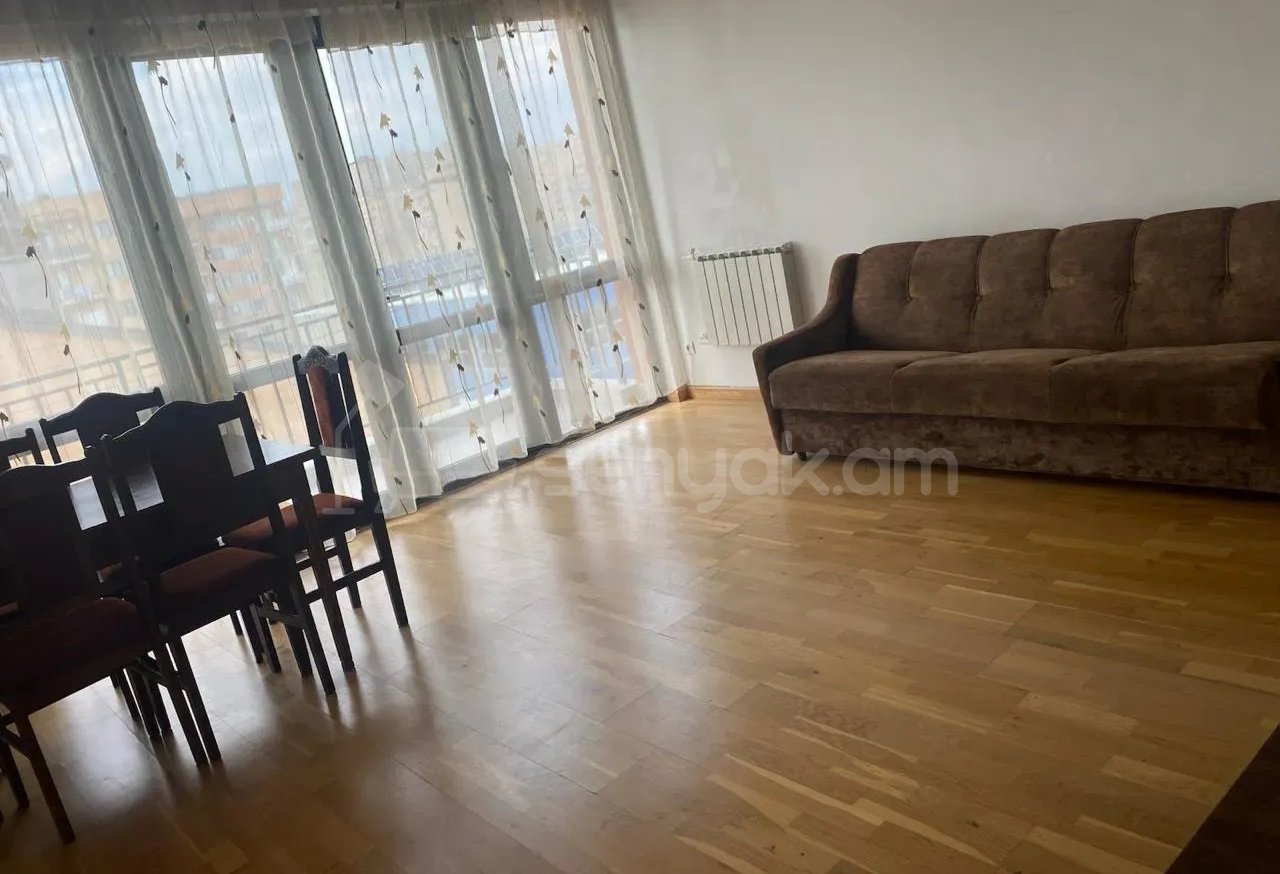 3 Սենյականոց Բնակարան Քարե Շենքում, 82քմ, 6/8 հարկ, Կապիտալ Վերանորոգված, Կահավորված