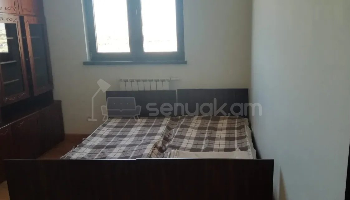 3 Սենյականոց Բնակարան Քարե Շենքում, 82քմ, 6/8 հարկ, Կապիտալ Վերանորոգված, Կահավորված