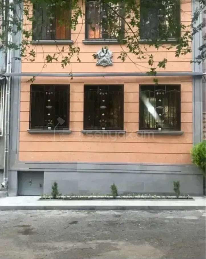 4 Սենյականոց Բնակարան Քարե Շենքում, 105քմ, 2/5 հարկ, Կապիտալ Վերանորոգված, Կահավորված