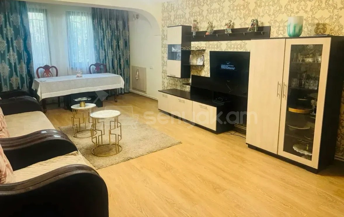 4 Սենյականոց Բնակարան Քարե Շենքում, 105քմ, 2/5 հարկ, Կապիտալ Վերանորոգված, Կահավորված